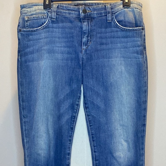 Joe's Jeans Capri Cropped Denim Jeans in a Light Blue Wash (30W x 25L) - Picture 2 of 8